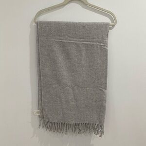 100% Wool Grey Blanket Scarf Wilfred (Aritzia)